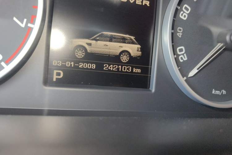 Used Land Rover Range Sport 2013 5.0 NA V8 HSE Odometer Close Up