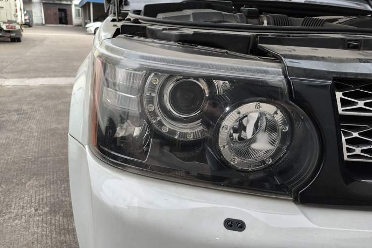 Used Land Rover Range Sport 2013 3.0 TDV6 Diesel Edition Right Front Headlight