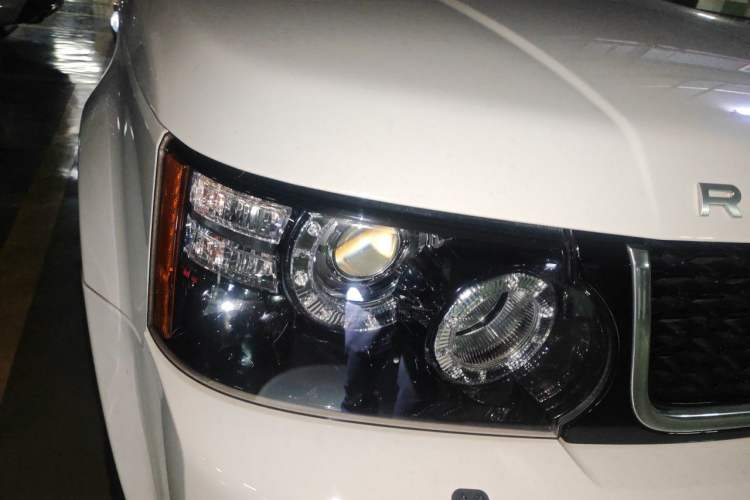 Used Land Rover Range Sport 2013 3.0 TDV6 Diesel Edition Right Front Headlight