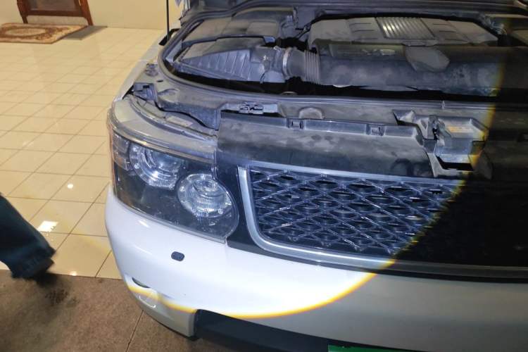 Used Land Rover Range Sport 2013 5.0 NA V8 Black Label Limited Edition Right Front Headlight