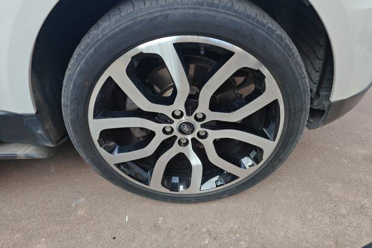 Used Land Rover Range Sport 2013 3.0 V6 U.S. Specification Right Front Wheel Hub
