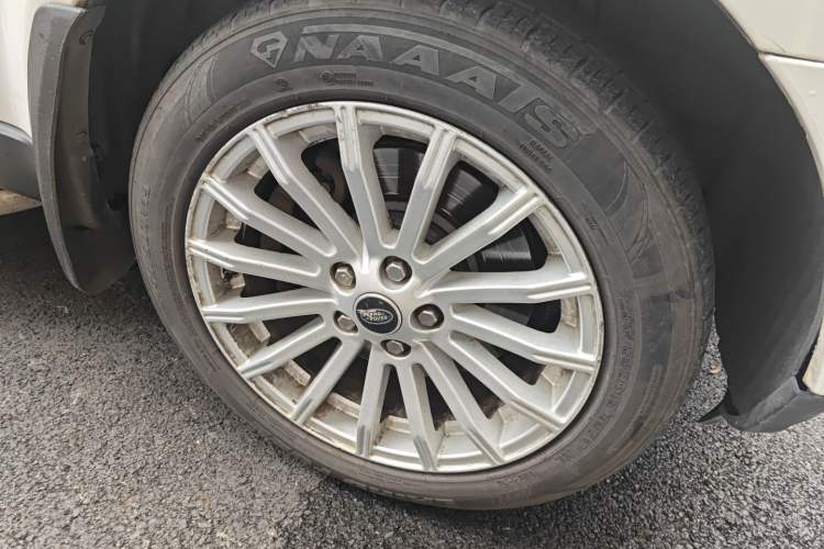 Used Land Rover Range Sport 2013 3.0 TDV6 Diesel Edition Right Front Wheel Hub