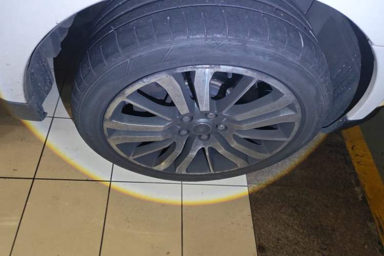 Used Land Rover Range Sport 2013 5.0 NA V8 Black Label Limited Edition Right Front Wheel Hub
