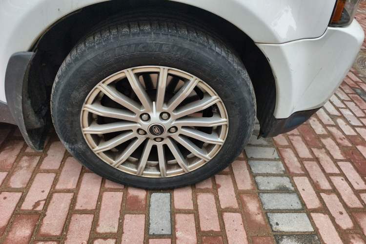 Used Land Rover Range Sport 2013 5.0 NA V8 HSE Right Front Wheel Hub