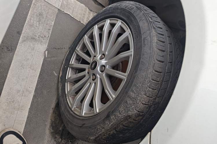 Used Land Rover Range Sport 2013 5.0 NA V8 HSE Right Front Wheel Hub