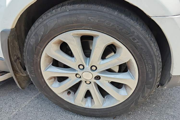 Used Land Rover Range Sport 2013 3.0 TDV6 Diesel Edition Right Front Wheel Hub