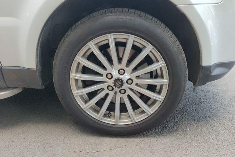 Used Land Rover Range Sport 2013 5.0 NA V8 HSE Right Front Wheel Hub