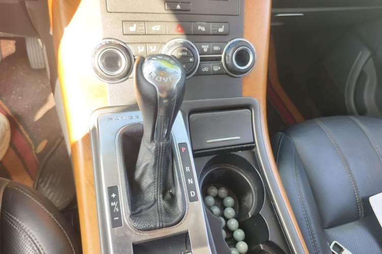 Used Land Rover Range Sport 2013 3.0 TDV6 Diesel Edition Gear Lever