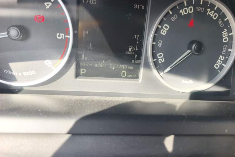 Used Land Rover Range Sport 2013 3.0 TDV6 Diesel Edition Odometer Close Up