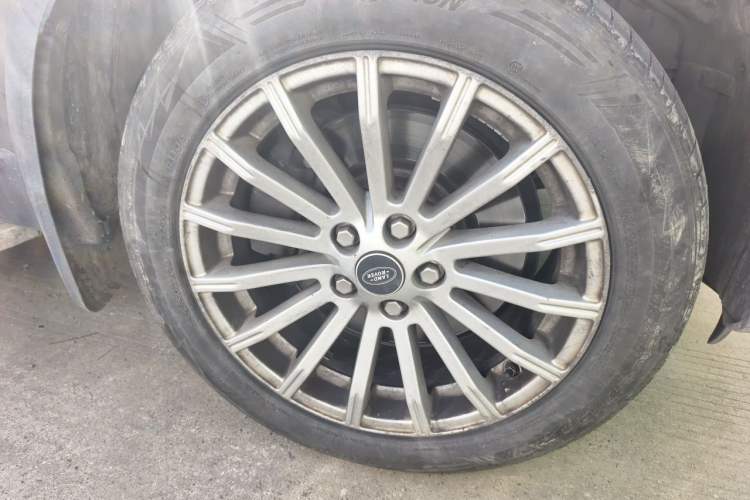 Used Land Rover Range Sport 2013 3.0 TDV6 Diesel Edition Right Front Wheel Hub