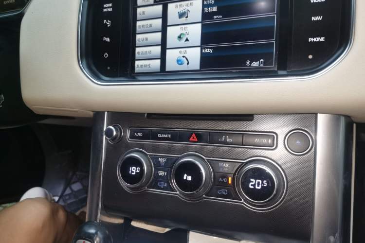Used Land Rover Range Sport 2014 3.0 SC V6 HSE Audio And AC Panel