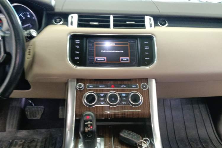 Used Land Rover Range Sport 2014 3.0 SC V6 HSE Audio And AC Panel