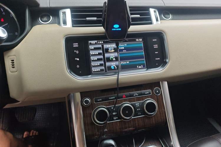 Used Land Rover Range Sport 2014 3.0 SC V6 HSE Audio And AC Panel