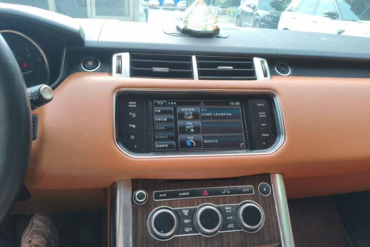 Used Land Rover Range Sport 2014 3.0 SC V6 HSE Audio And AC Panel