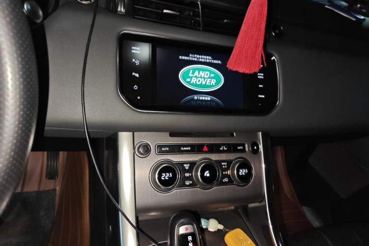 Used Land Rover Range Sport 2014 3.0 SC V6 HSE Audio And AC Panel