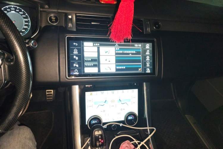 Used Land Rover Range Sport 2014 3.0 SC V6 HSE DYNAMIC Audio And AC Panel
