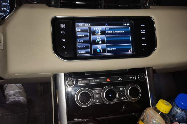 Used Land Rover Range Sport 2014 3.0 SC V6 HSE Audio And AC Panel