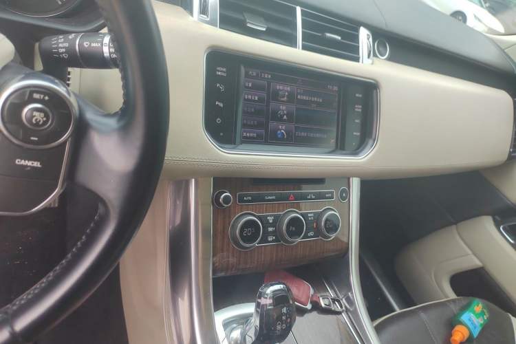 Used Land Rover Range Sport 2014 3.0 SC V6 HSE Audio And AC Panel