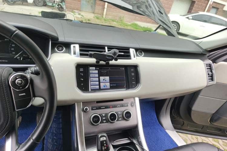 Used Land Rover Range Sport 2014 3.0 SC V6 HSE DYNAMIC Audio And AC Panel