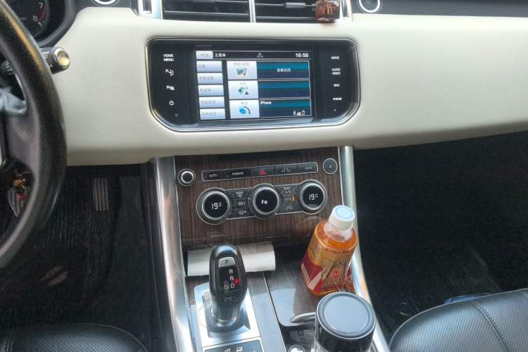 Used Land Rover Range Sport 2014 3.0 SC V6 HSE Audio And AC Panel