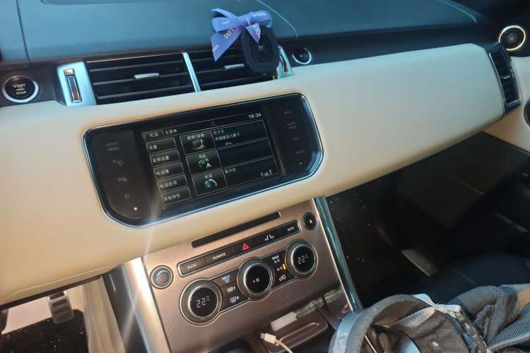 Used Land Rover Range Sport 2014 3.0 SC V6 HSE Audio And AC Panel