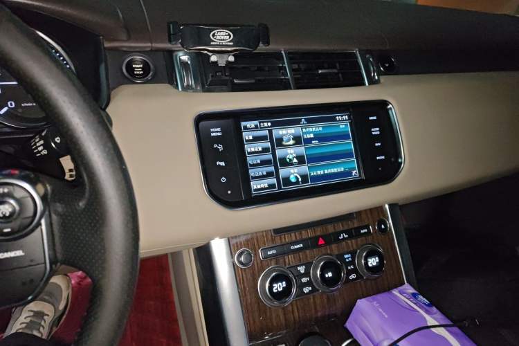 Used Land Rover Range Sport 2014 3.0 SC V6 HSE Audio And AC Panel