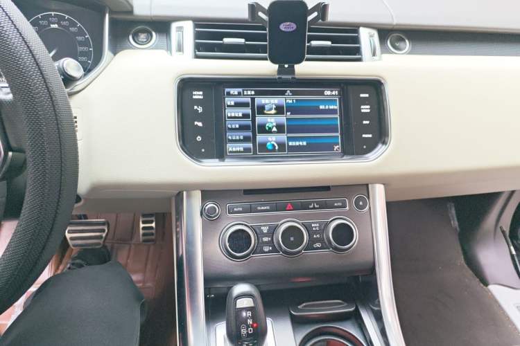 Used Land Rover Range Sport 2014 3.0 SC V6 HSE DYNAMIC Audio And AC Panel