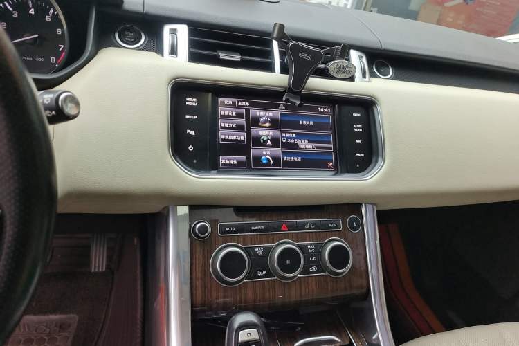 Used Land Rover Range Sport 2014 3.0 SC V6 HSE Audio And AC Panel