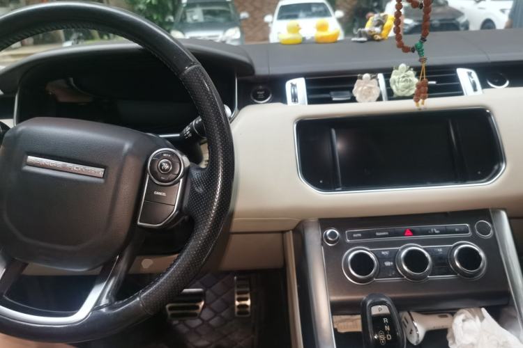 Used Land Rover Range Sport 2014 3.0 SC V6 HSE Center Console