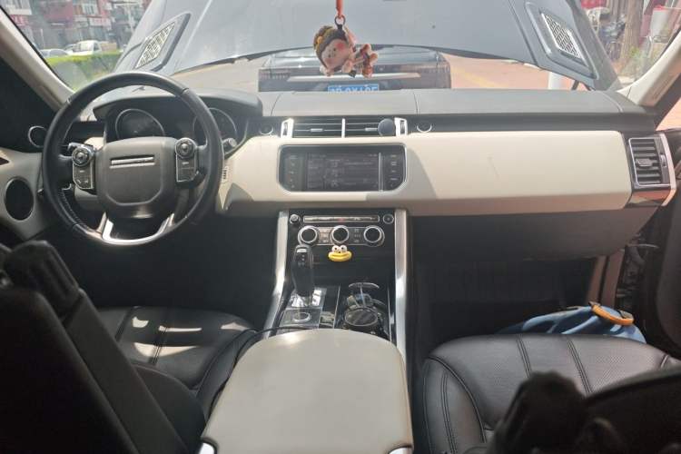 Used Land Rover Range Sport 2014 3.0 SC V6 HSE Center Console