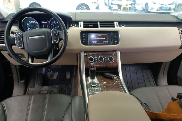 Used Land Rover Range Sport 2014 3.0 SC V6 HSE Center Console