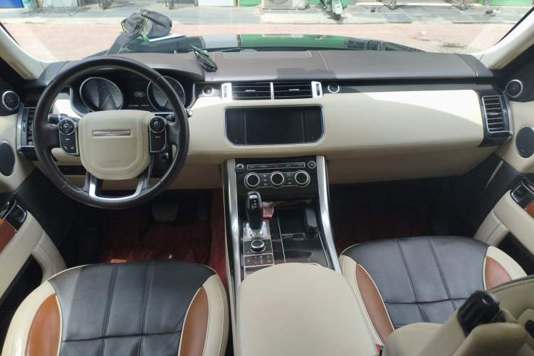 Used Land Rover Range Sport 2014 3.0 SC V6 HSE Center Console