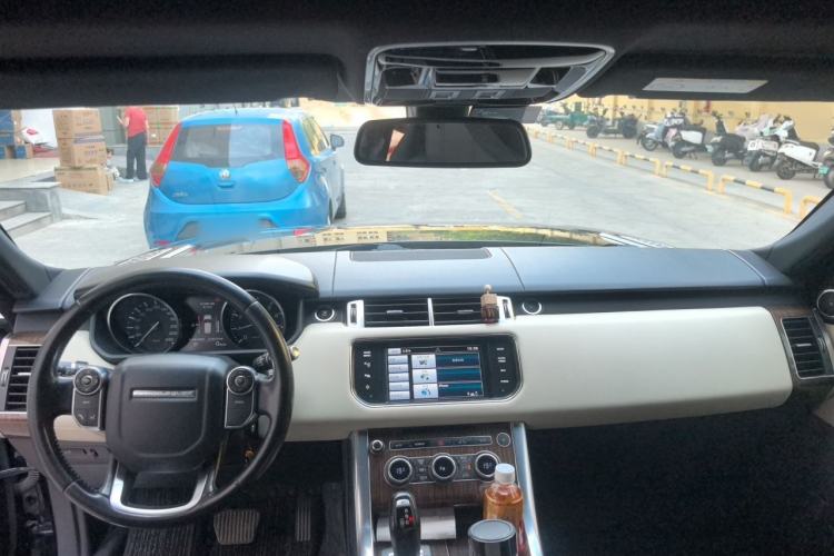 Used Land Rover Range Sport 2014 3.0 SC V6 HSE Center Console