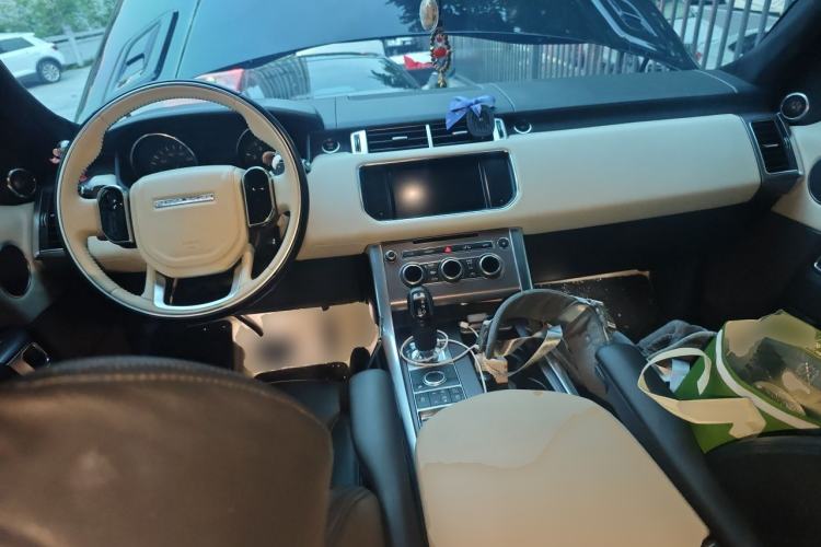 Used Land Rover Range Sport 2014 3.0 SC V6 HSE Center Console