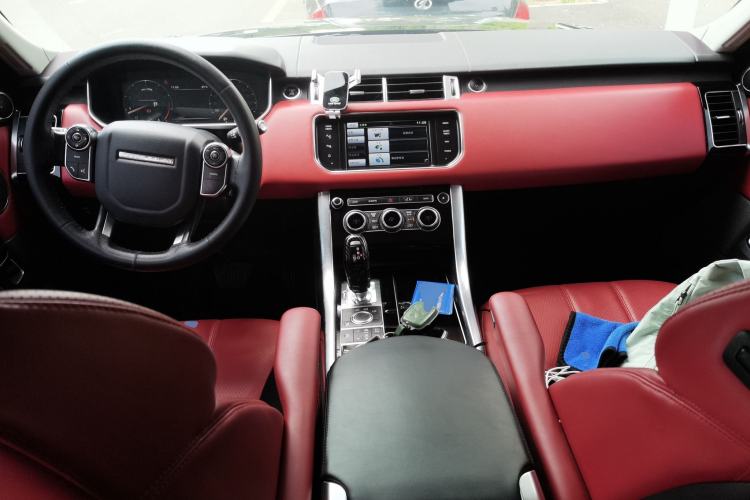 Used Land Rover Range Sport 2014 3.0 SC V6 HSE Center Console