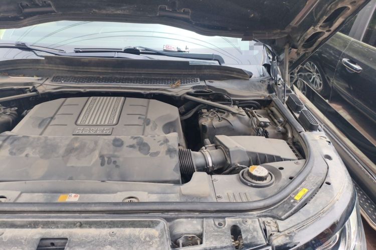 Used Land Rover Range Sport 2014 3.0 SC V6 HSE Engine Bay Left