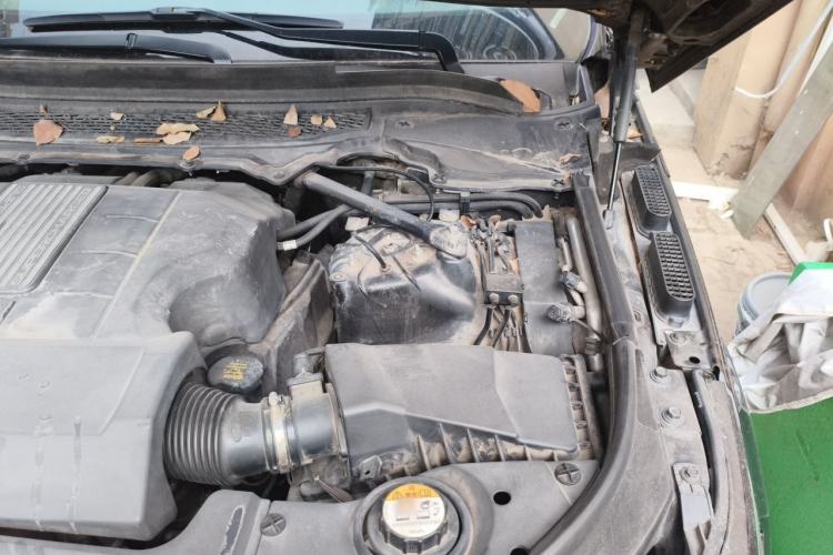 Used Land Rover Range Sport 2014 3.0 SC V6 HSE Engine Bay Left