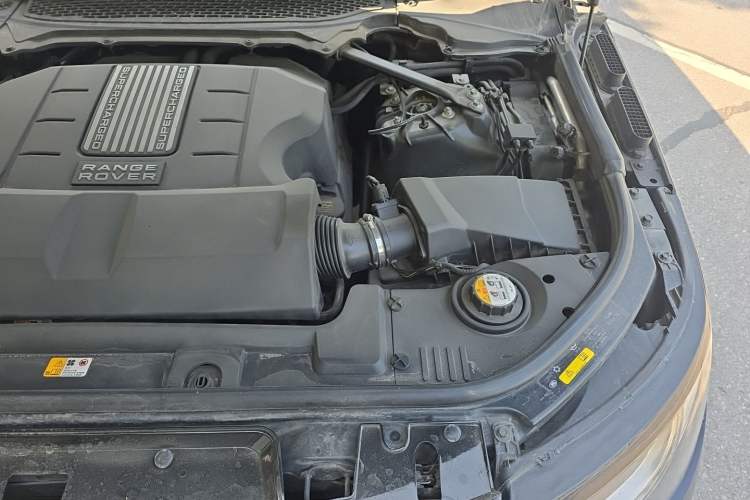 Used Land Rover Range Sport 2014 3.0 SC V6 HSE Engine Bay Left