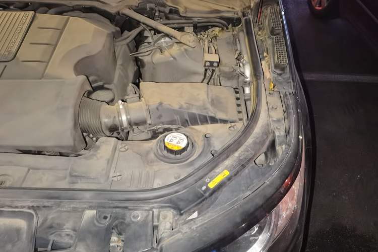 Used Land Rover Range Sport 2014 3.0 SC V6 HSE Engine Bay Left
