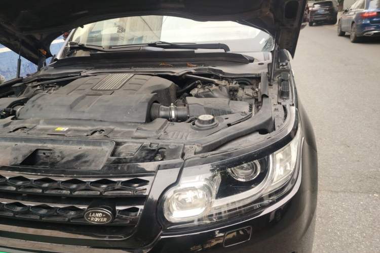 Used Land Rover Range Sport 2014 3.0 SC V6 HSE Engine Bay Left