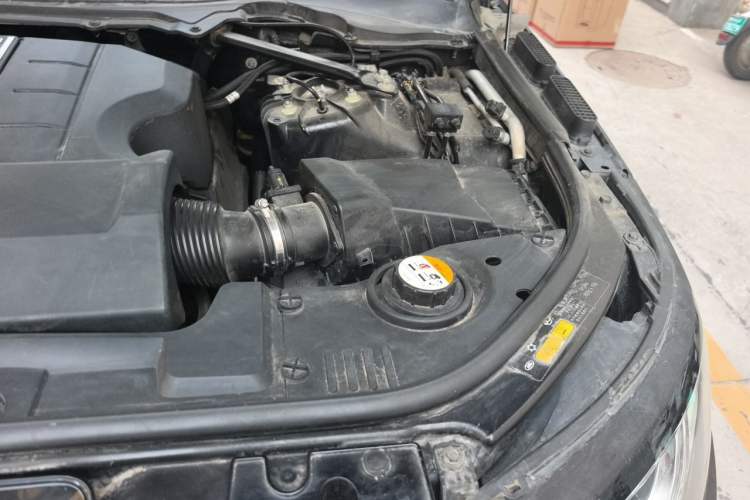Used Land Rover Range Sport 2014 3.0 SC V6 HSE Engine Bay Left