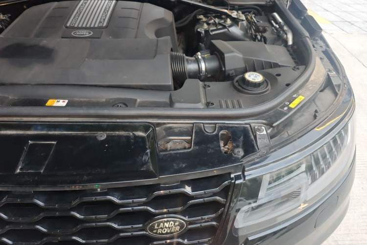 Used Land Rover Range Sport 2014 3.0 SC V6 HSE Engine Bay Left