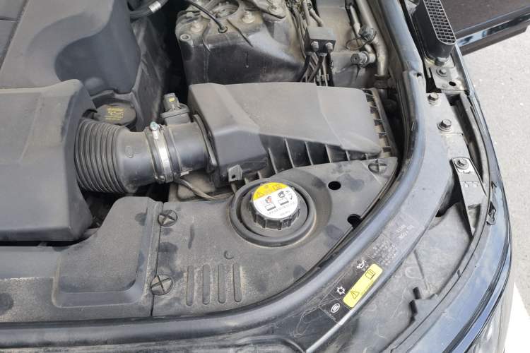 Used Land Rover Range Sport 2014 3.0 SC V6 HSE Engine Bay Left