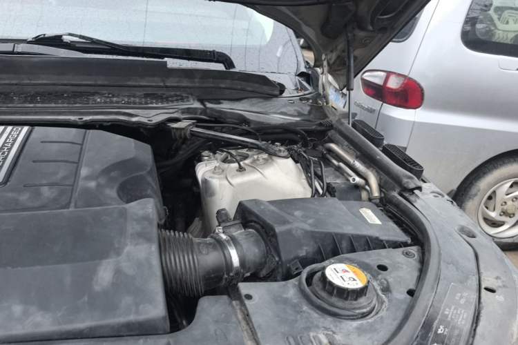 Used Land Rover Range Sport 2014 3.0 SC V6 HSE Engine Bay Left