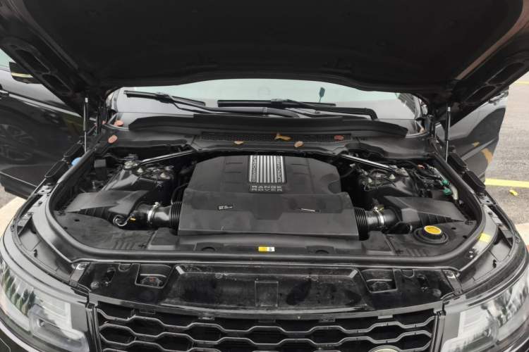 Used Land Rover Range Sport  Engine Bay