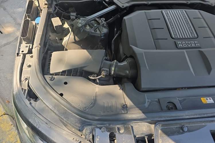 Used Land Rover Range Sport 2014 3.0 SC V6 HSE Engine Bay Right
