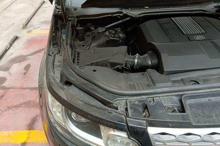 Used Land Rover Range Sport 2014 3.0 SC V6 HSE Engine Bay Right