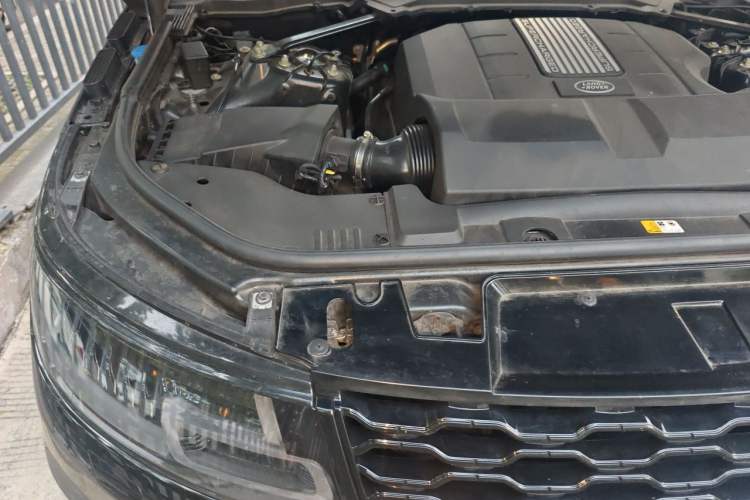 Used Land Rover Range Sport 2014 3.0 SC V6 HSE Engine Bay Right