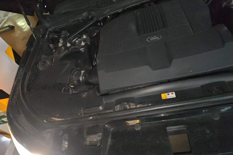 Used Land Rover Range Sport 2014 3.0 SC V6 HSE Engine Bay Right