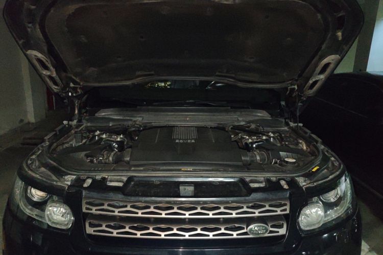 Used Land Rover Range Sport  Engine Bay